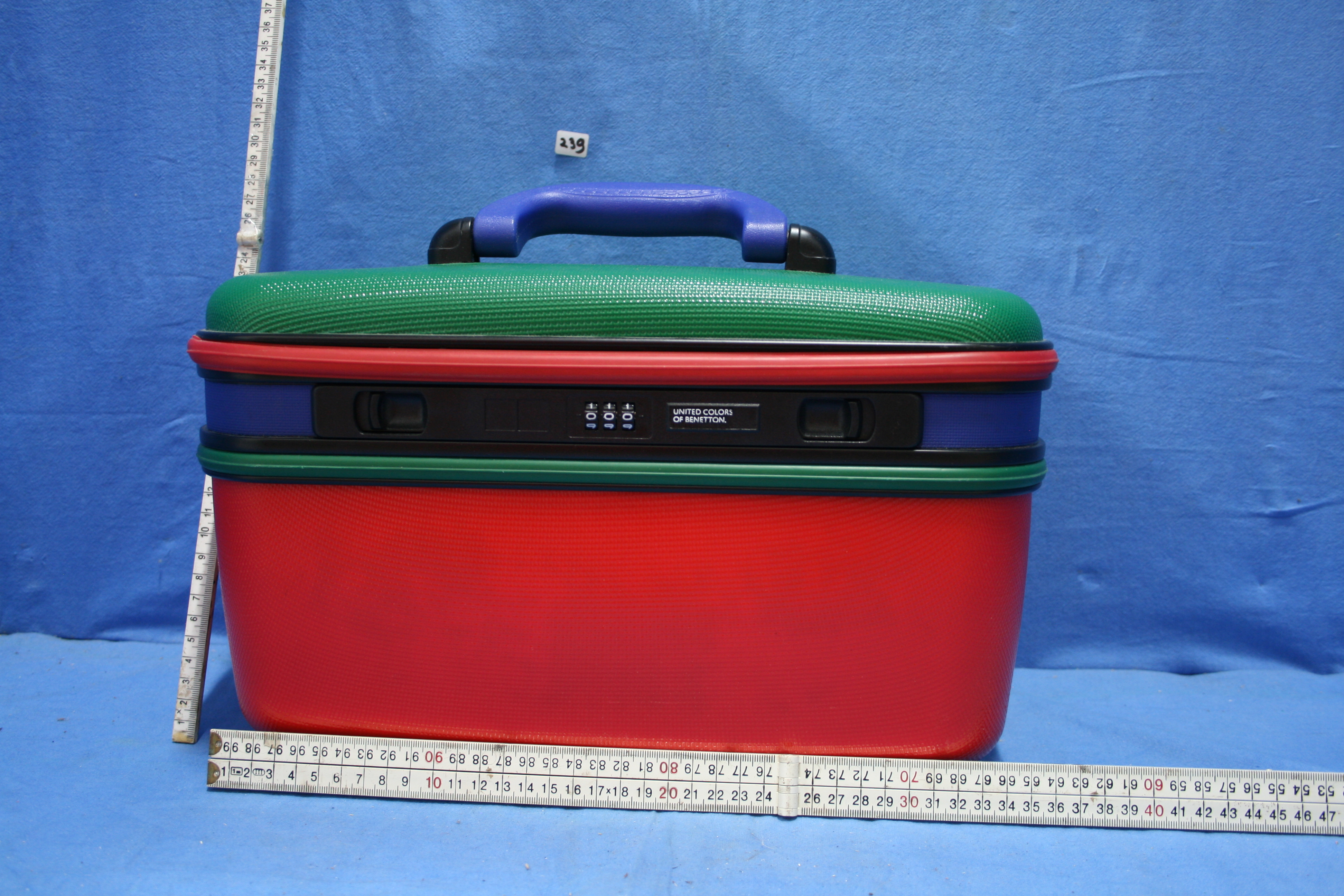 art nr: 239 vintage beauty case met slot