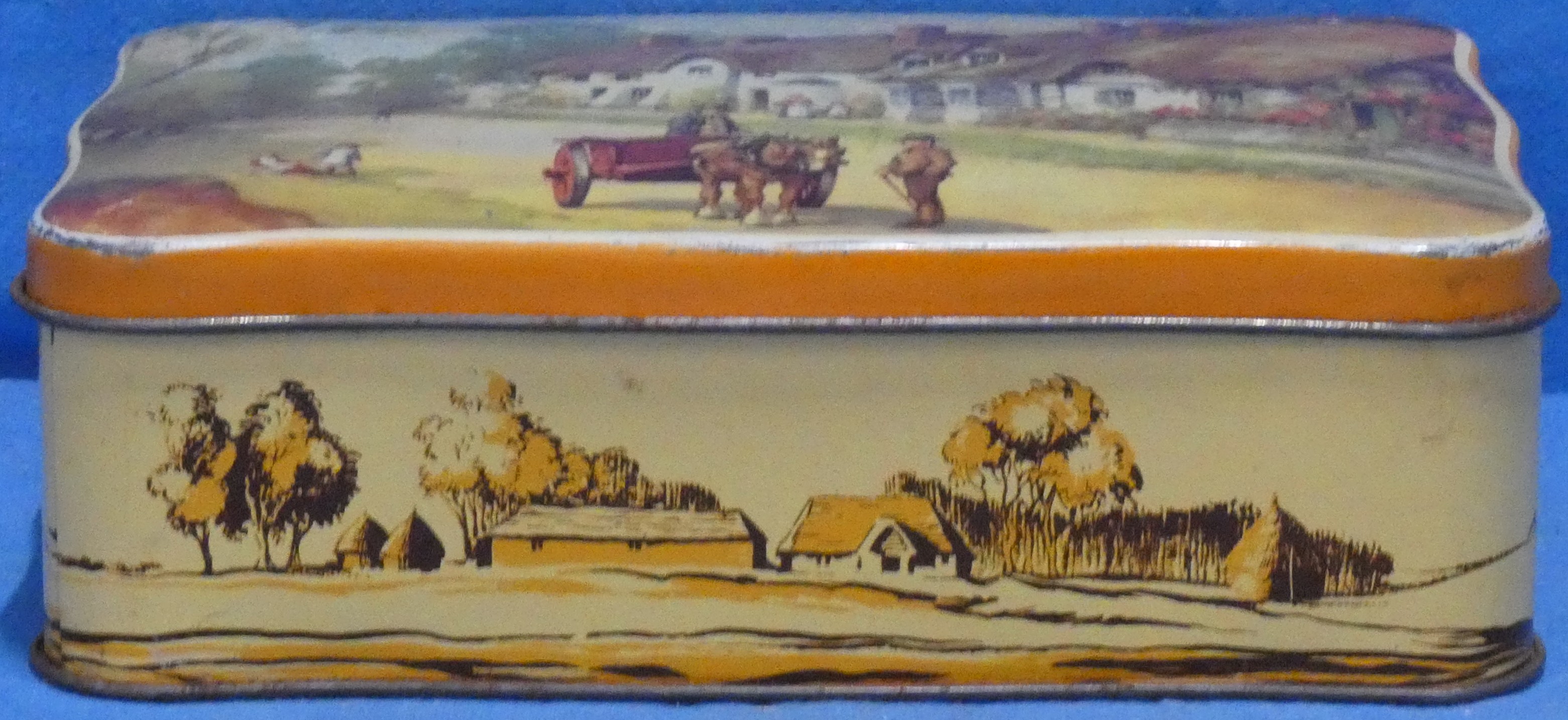 art nr: 1211 antiek koekjesblik met mooie decoratie