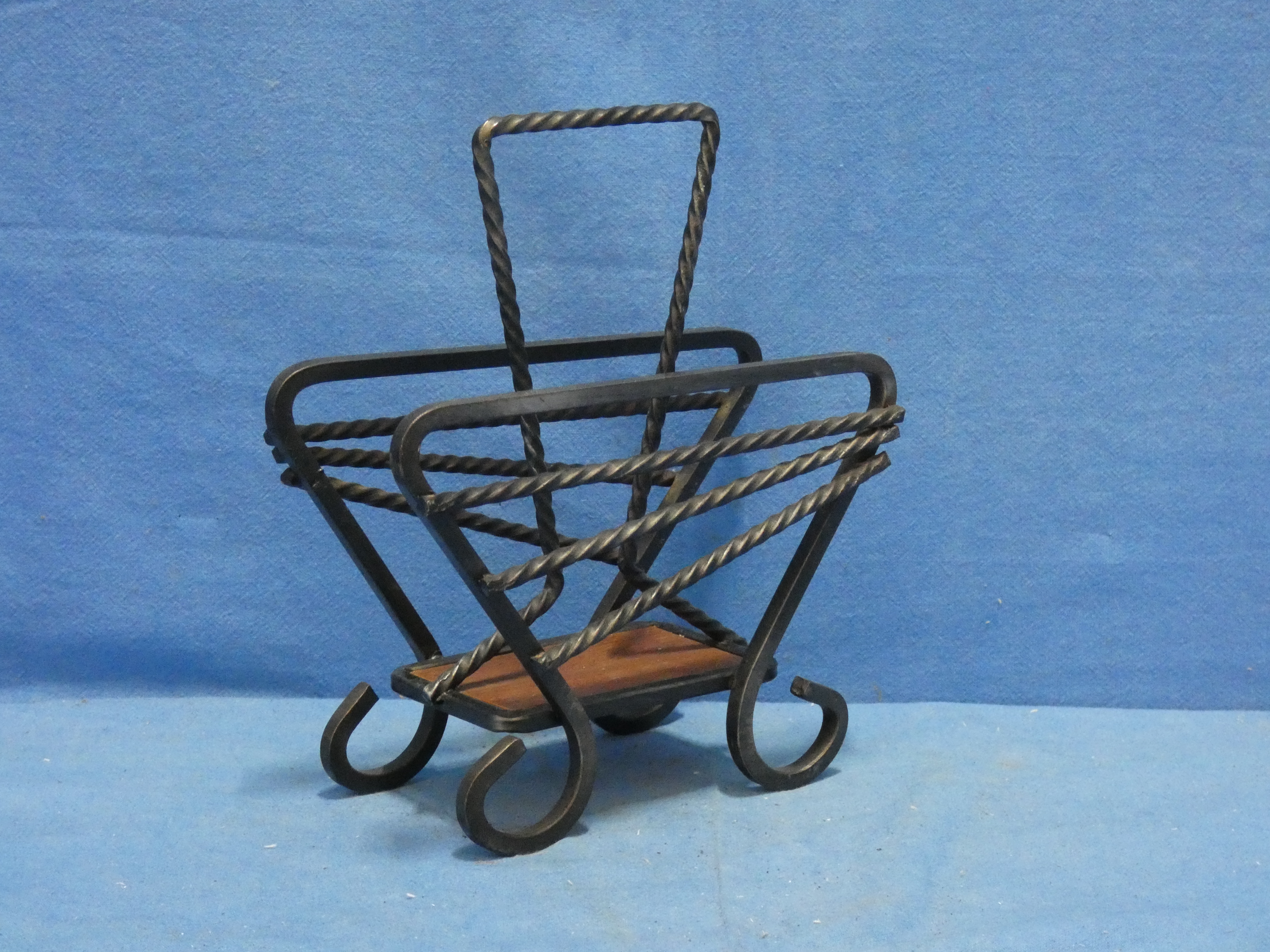 art nr: 363 vintage gietijzeren brieven houder