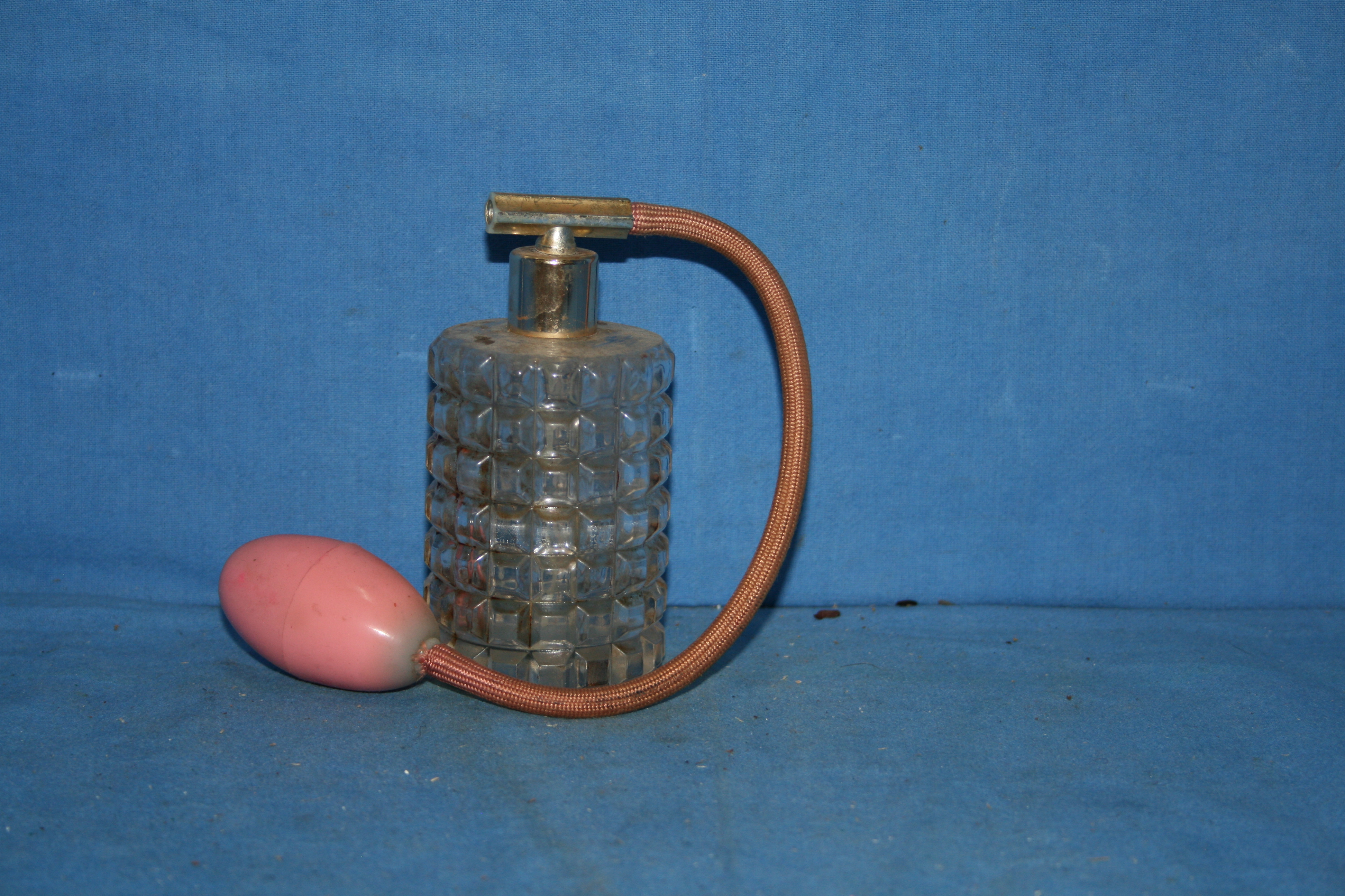 art nr: 1109 vintage lege parfumfles met pompje