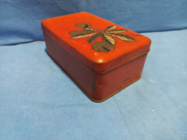 art nr: 598 vintage blik met blad motief op deksel