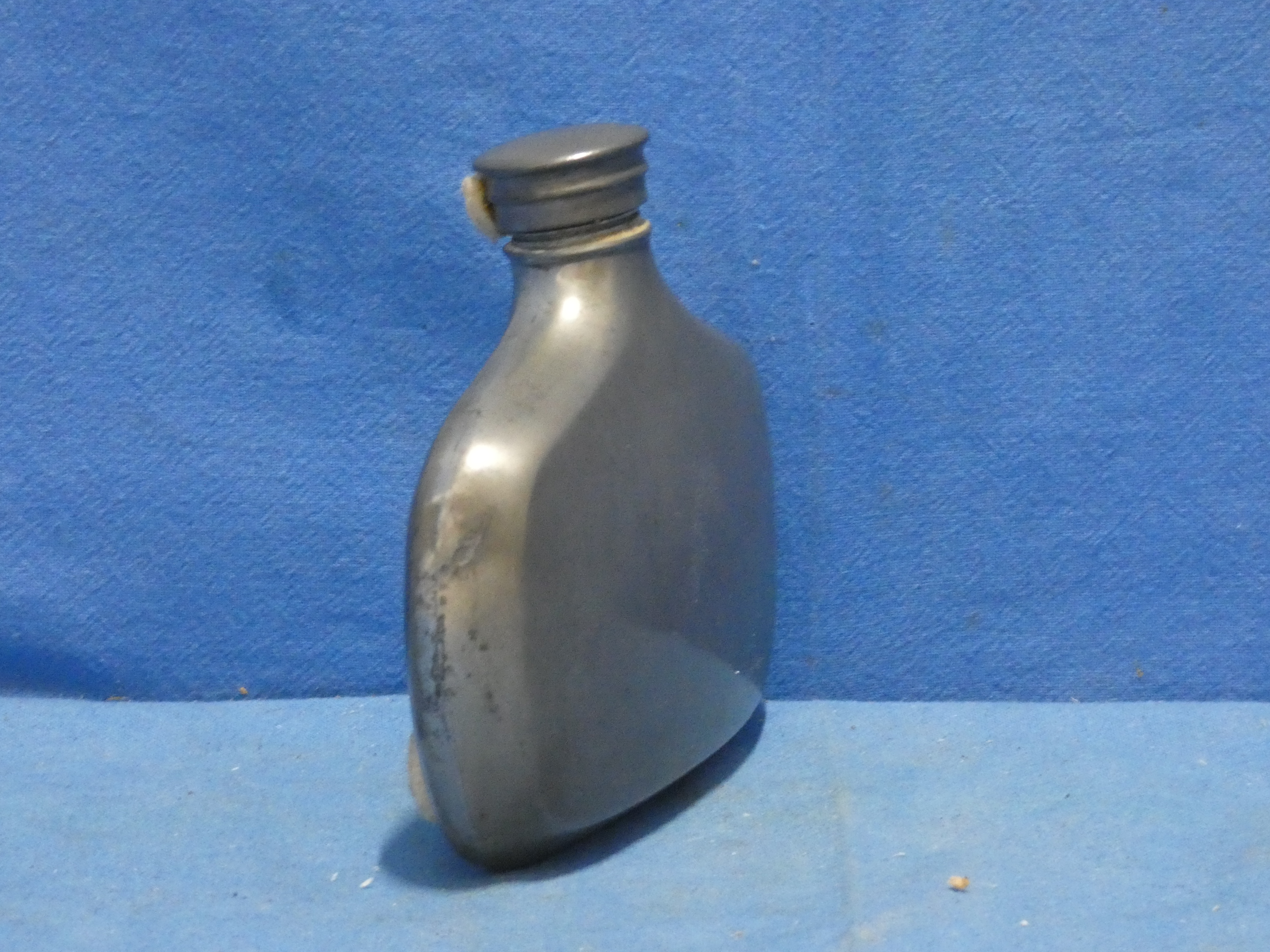art nr: 1246 vintage tinnen borstzak drinkflesje