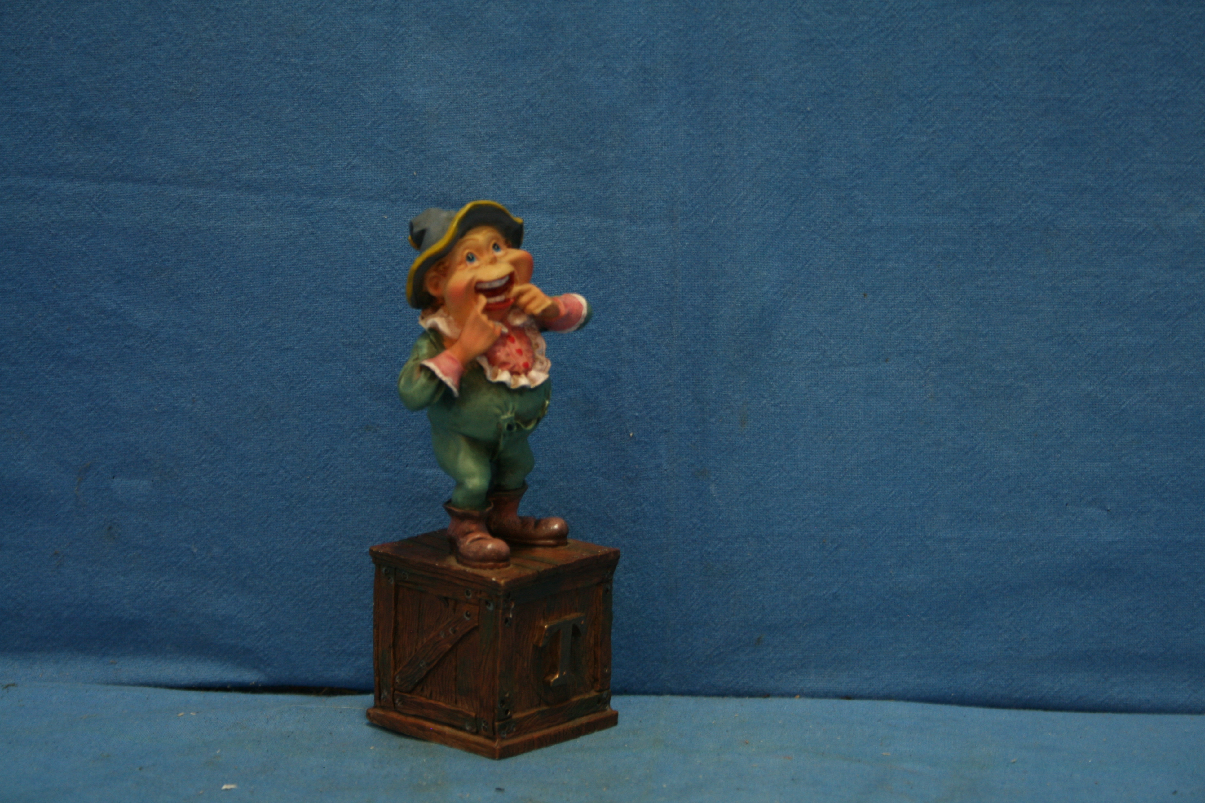 art nr: 1148 vintage Efteling Laaf met letter T