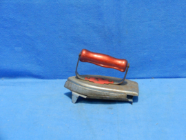 art nr: 1075 vintage speelgoed kinder strikijzer