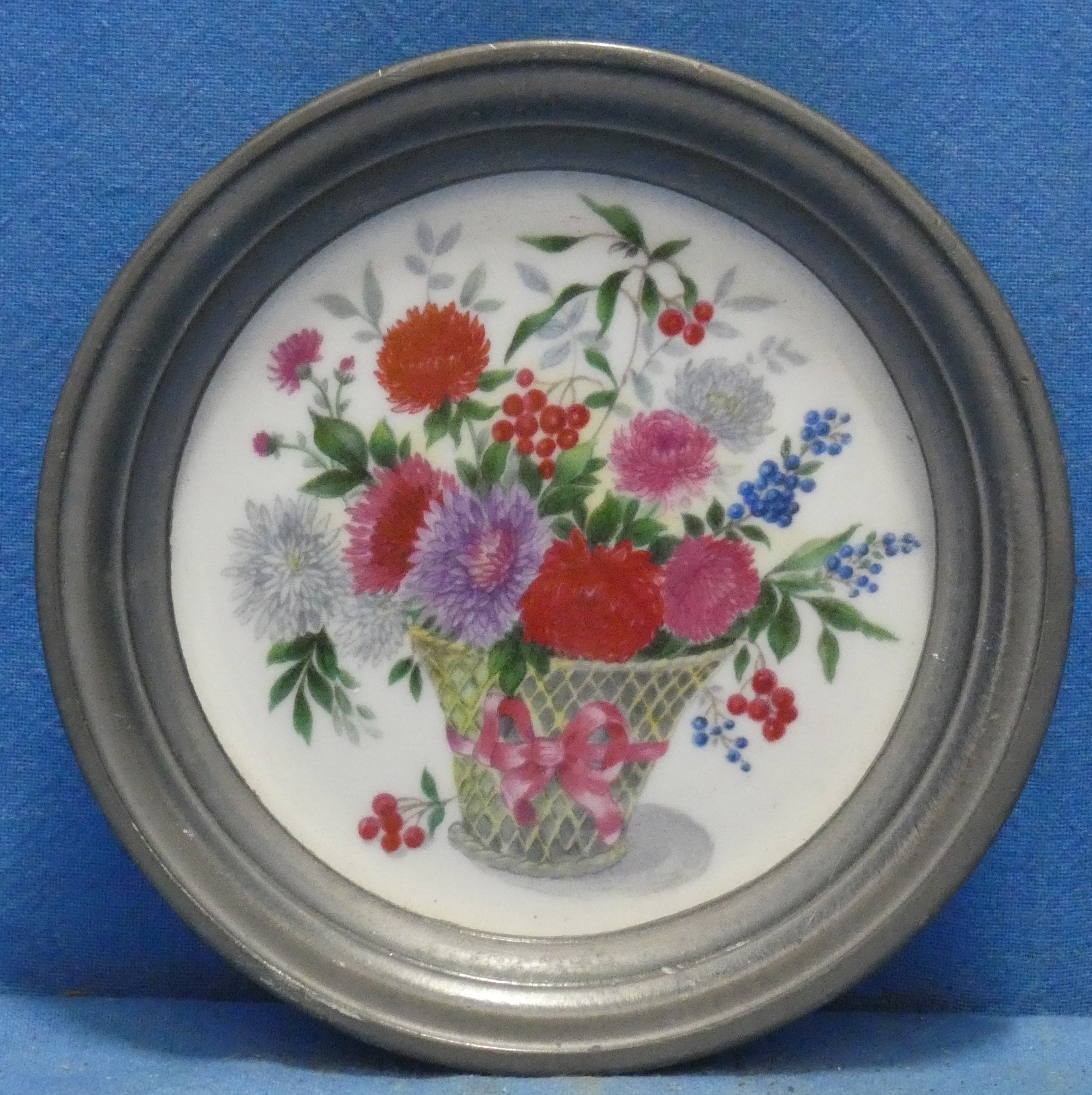 art nr: 1228 vintage tinnen/keramiek bordje van Johann Feldmann