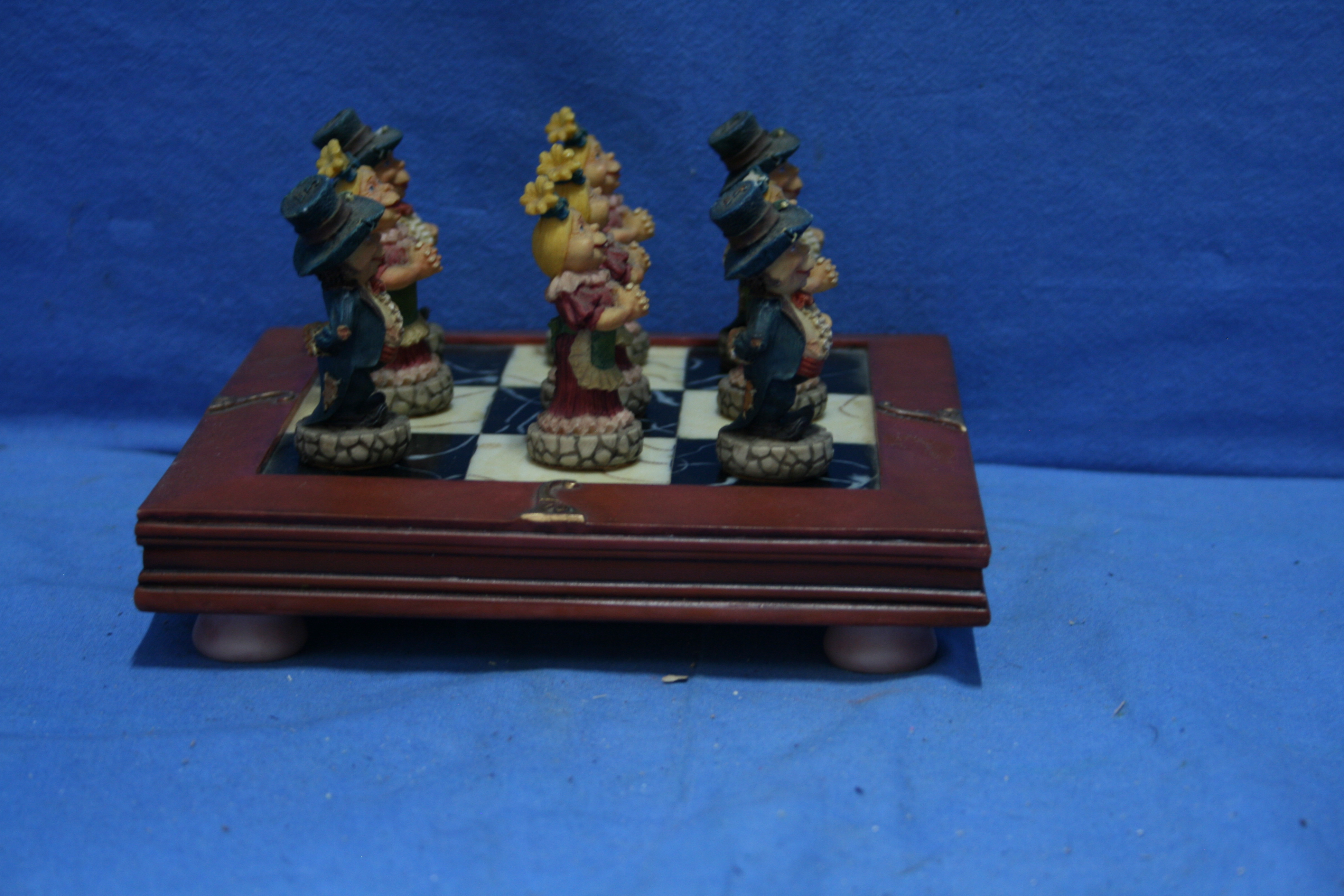 art nr: 1151 vintage Lavenspel op plateau