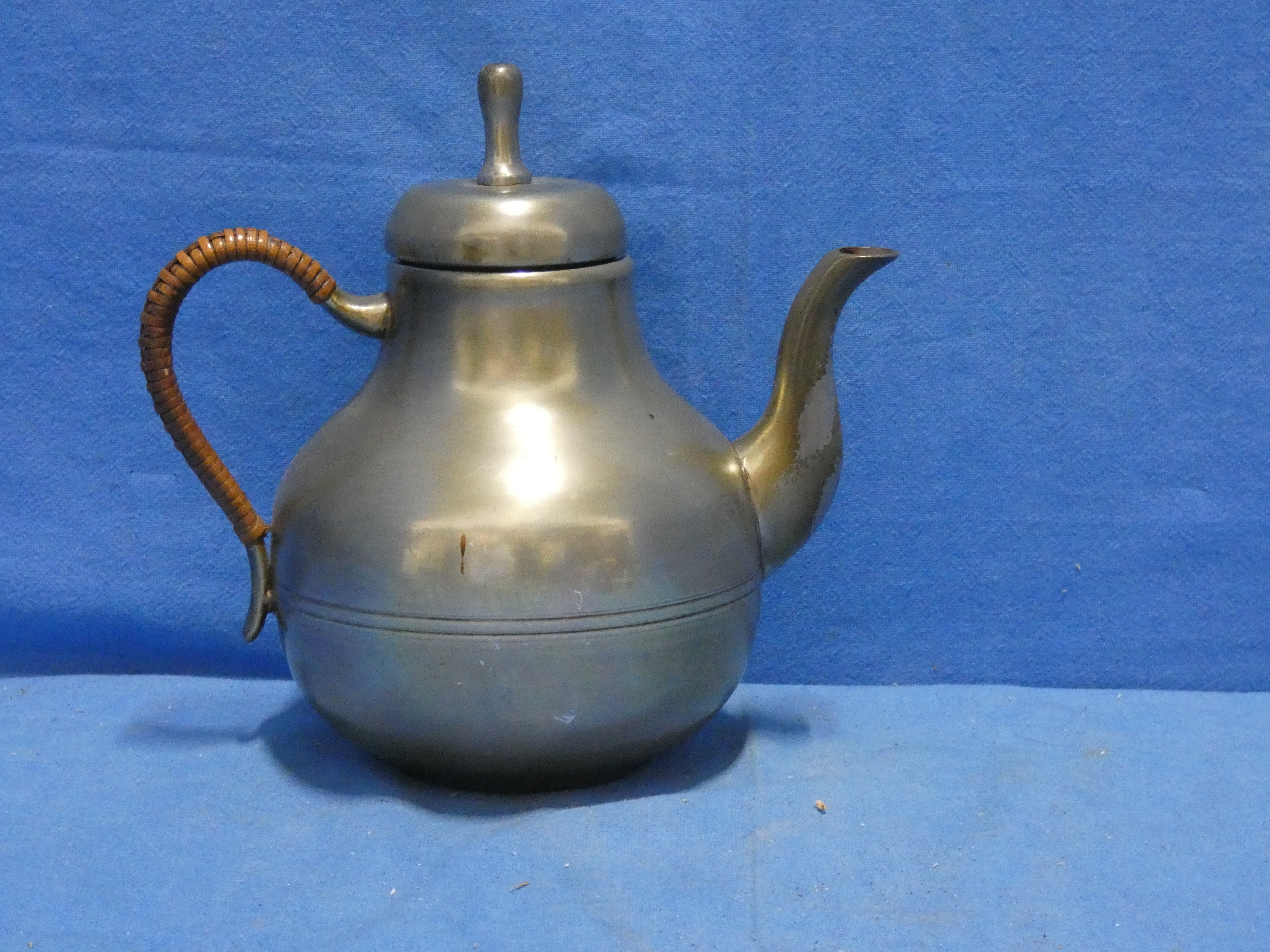 art nr: 1245 vintage tinnen theepot van L. van Erp uit Amsterdam