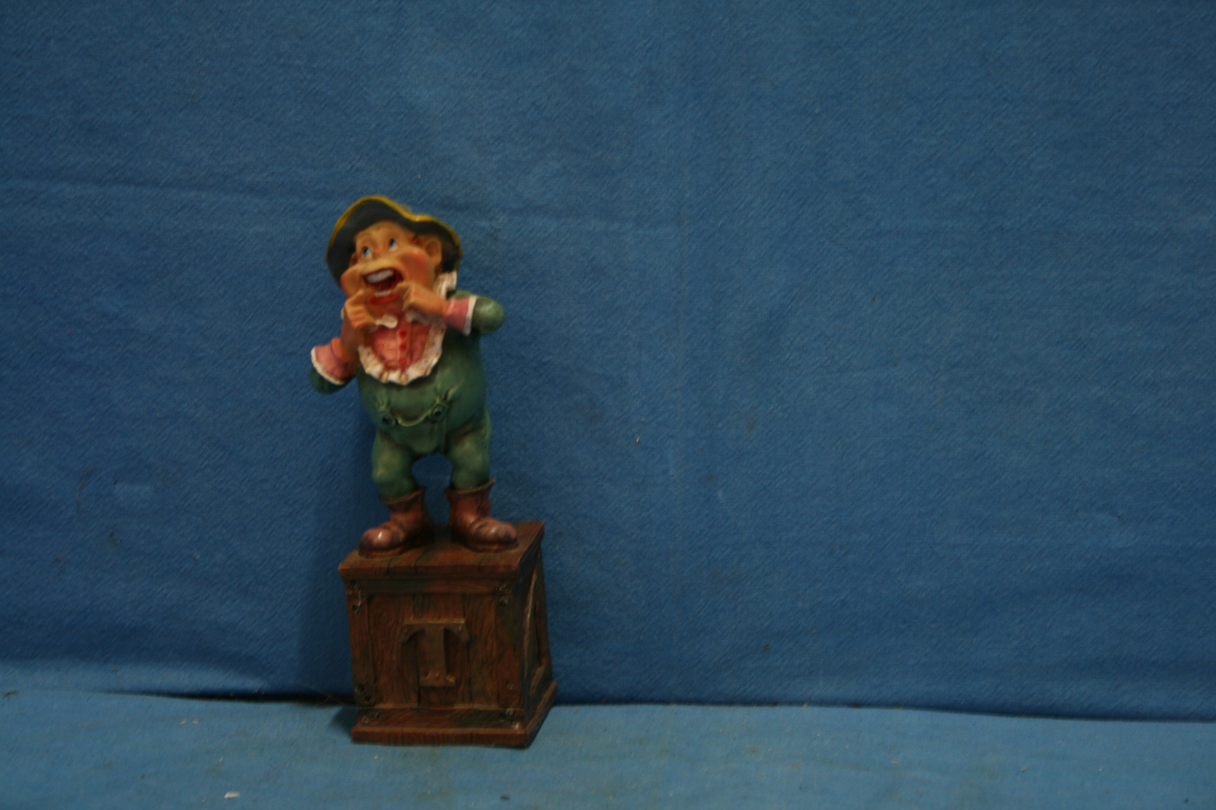 art nr: 1148 vintage Efteling Laaf met letter T