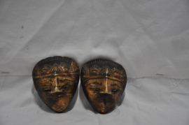art nr: 914 vintage Afrikaanse houten maskertjes, 2 stuks