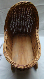 art nr: 384 Vintage Rotan poppenwagen
