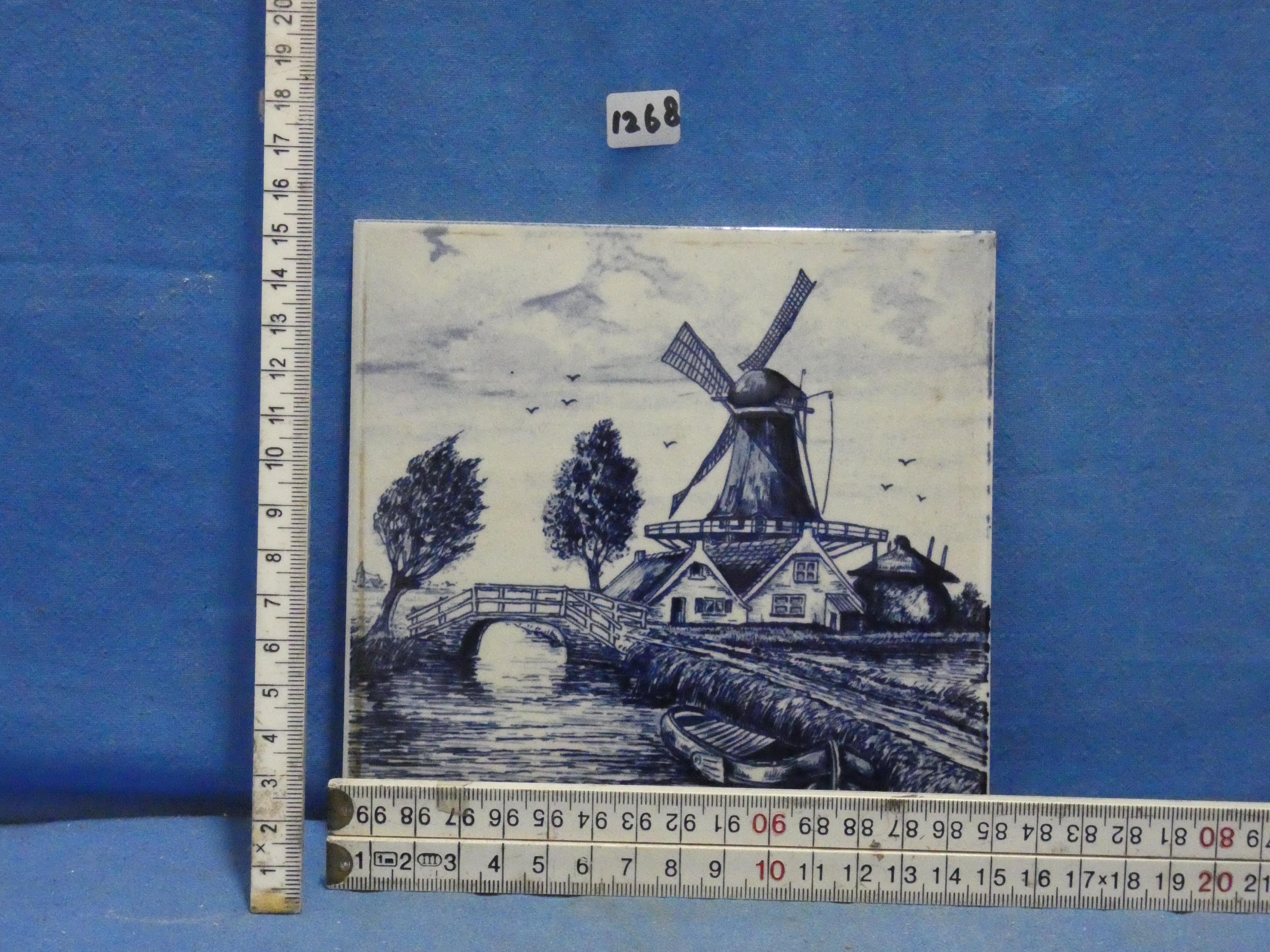 art nr: 1268 vintage Delft Blauwe tegel van een landschap