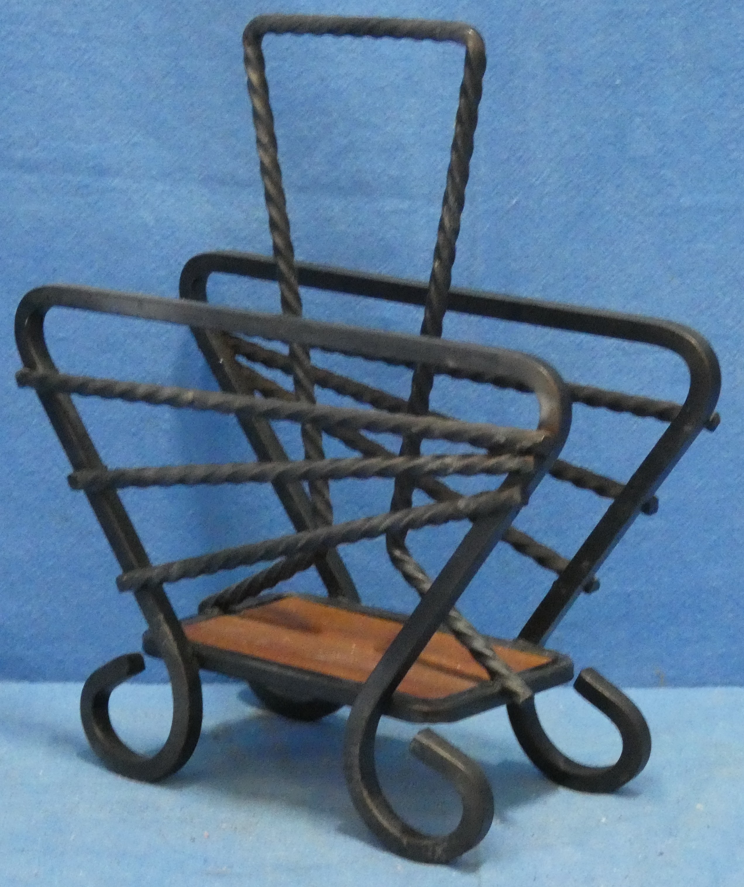 art nr: 363 vintage gietijzeren brieven houder