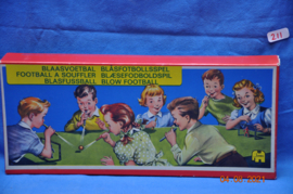 art nr: 211 vintage voetbal blaasspel