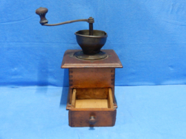 art nr: 1087 vintage houten koffiemolen