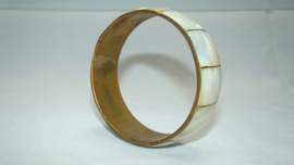 art nr: 33 vintage koperen armband met paarlemoer opgelegd