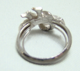 art nr 20 vintage Avon ring