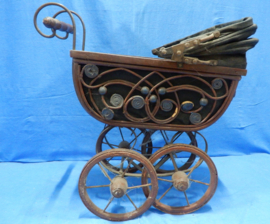 art nr: 147 vintage poppenwagen