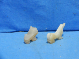 art nr: 819 vintage marmeren hondjes beeldjes