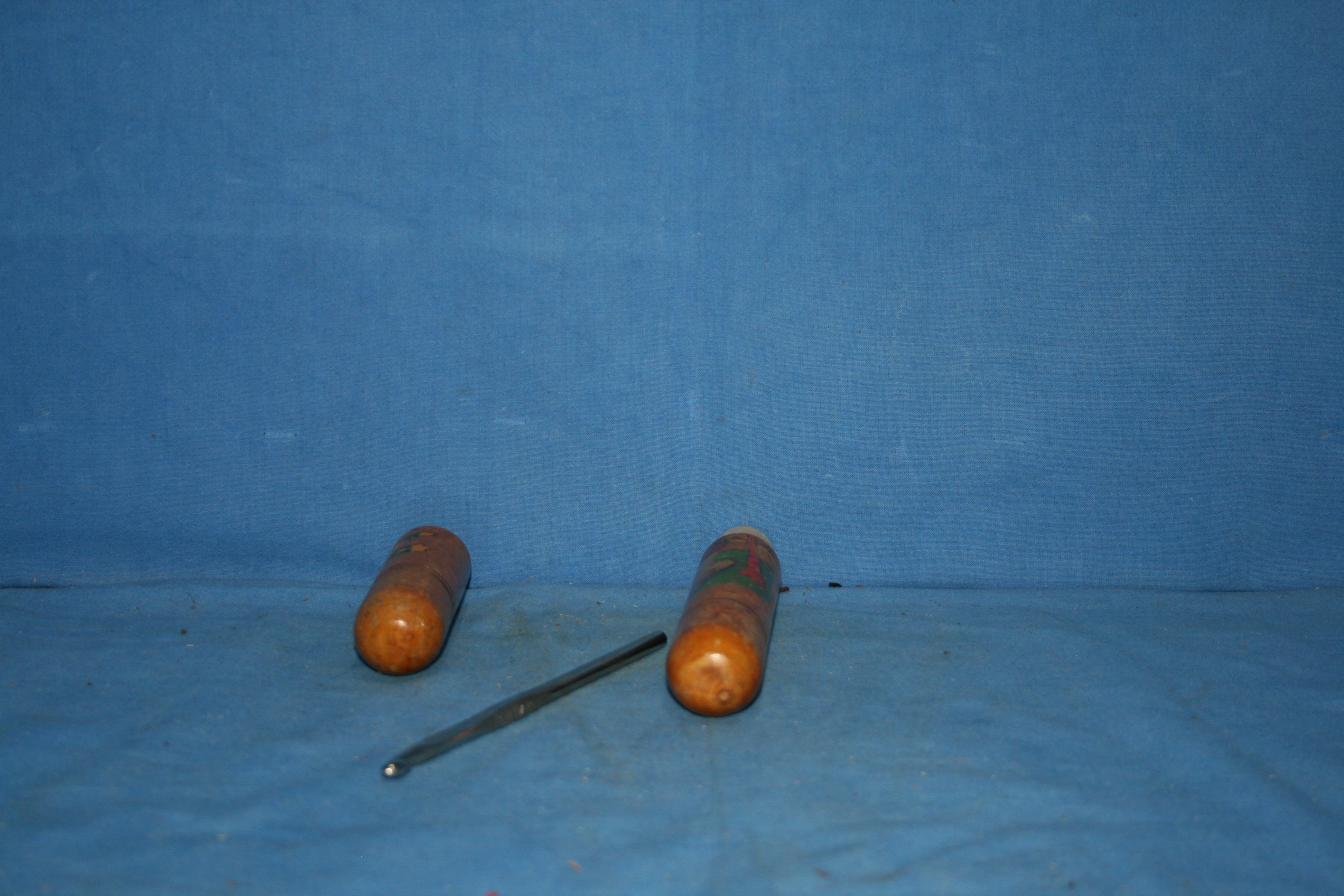 art nr: 1104 vintage houten haaknaalden koker