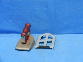 art nr: 1075 vintage speelgoed kinder strikijzer