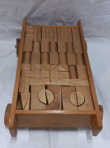 art nr: 1127 vintage bouwblokken houten kar vol