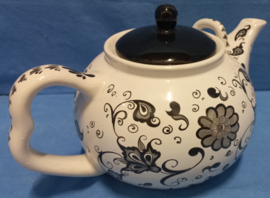 art nr: 582 vintage theepot van Bowls and Dishes