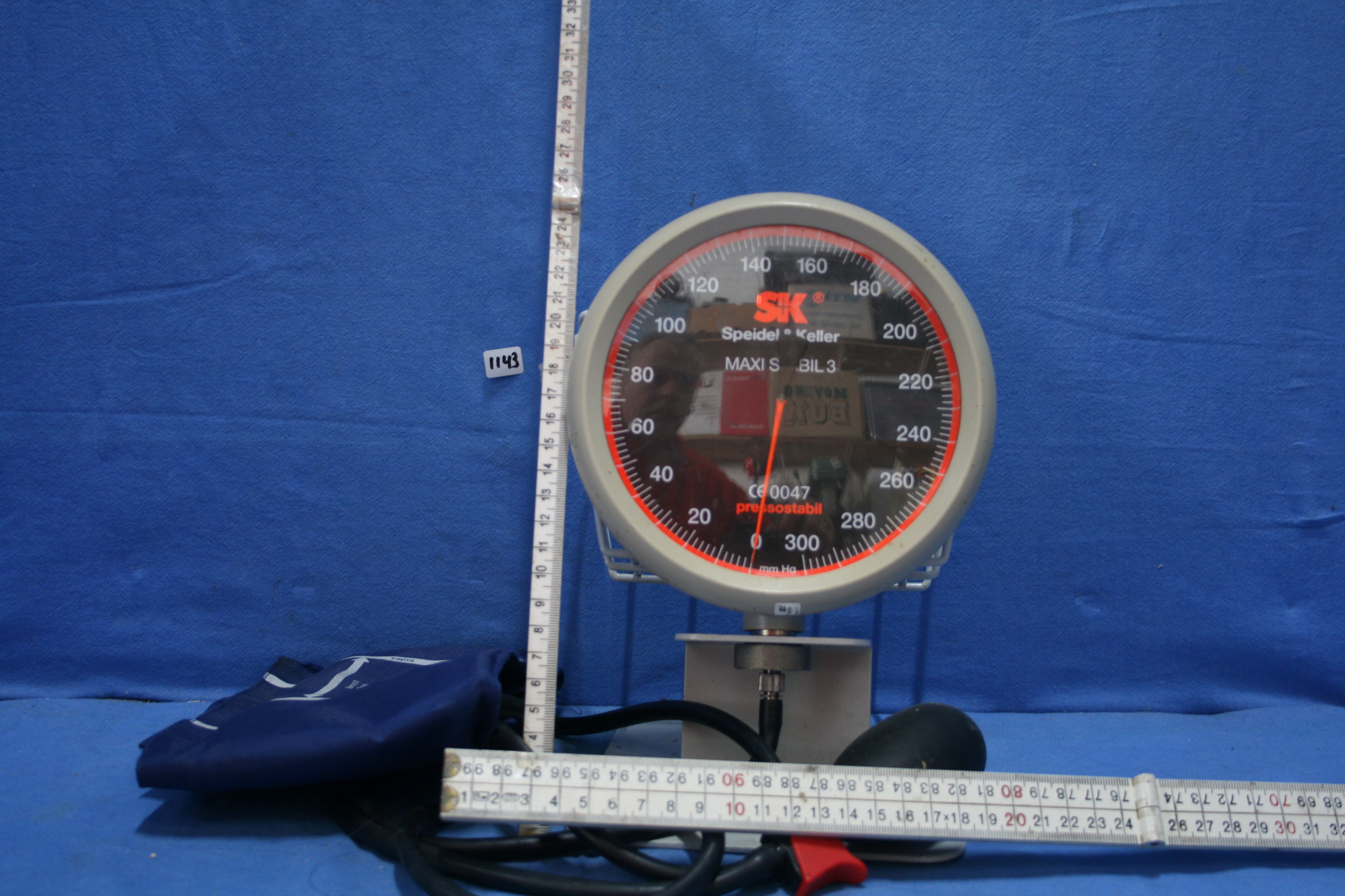 art nr: 1143 vintage bloeddrukmeter met arm pomp