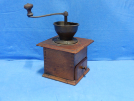 art nr: 1087 vintage houten koffiemolen