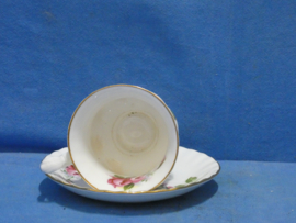 art nr: 1326 vintage porseleinen kop en schotel van Royal Albert