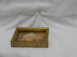 art nr: 662 vintage schilderijtje van een meisje in klederdracht