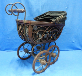 art nr: 147 vintage poppenwagen