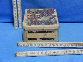 art nr: 600 vintage theeblik met druiven motief