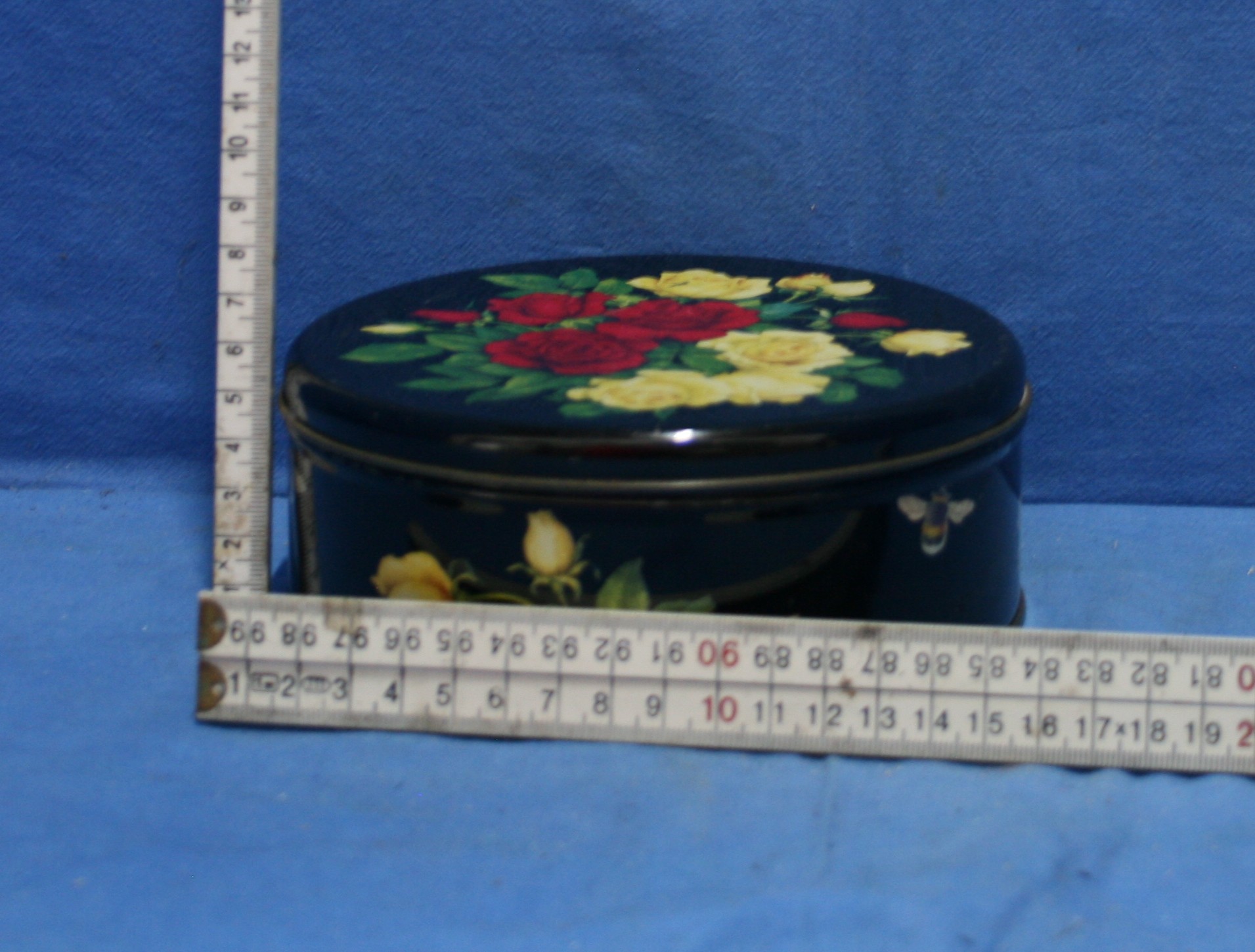 art nr: 799 vintage bonbon blik met bloemmotief deksel