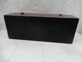 art nr: 1025 vintage kist bekleed met slangenleder