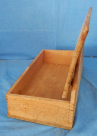 art nr: 778 vintage houten poetsdoos met klep