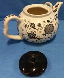 art nr: 582 vintage theepot van Bowls and Dishes