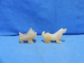 art nr: 819 vintage marmeren hondjes beeldjes