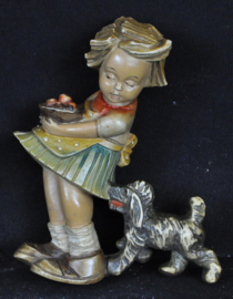 art nr: 1586 vintage bakelieten beeldje meisje met hond