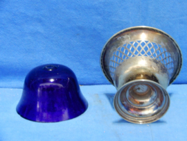 art nr: 692 vintage verzilverde vingerkom met blauwe glazen inhoud