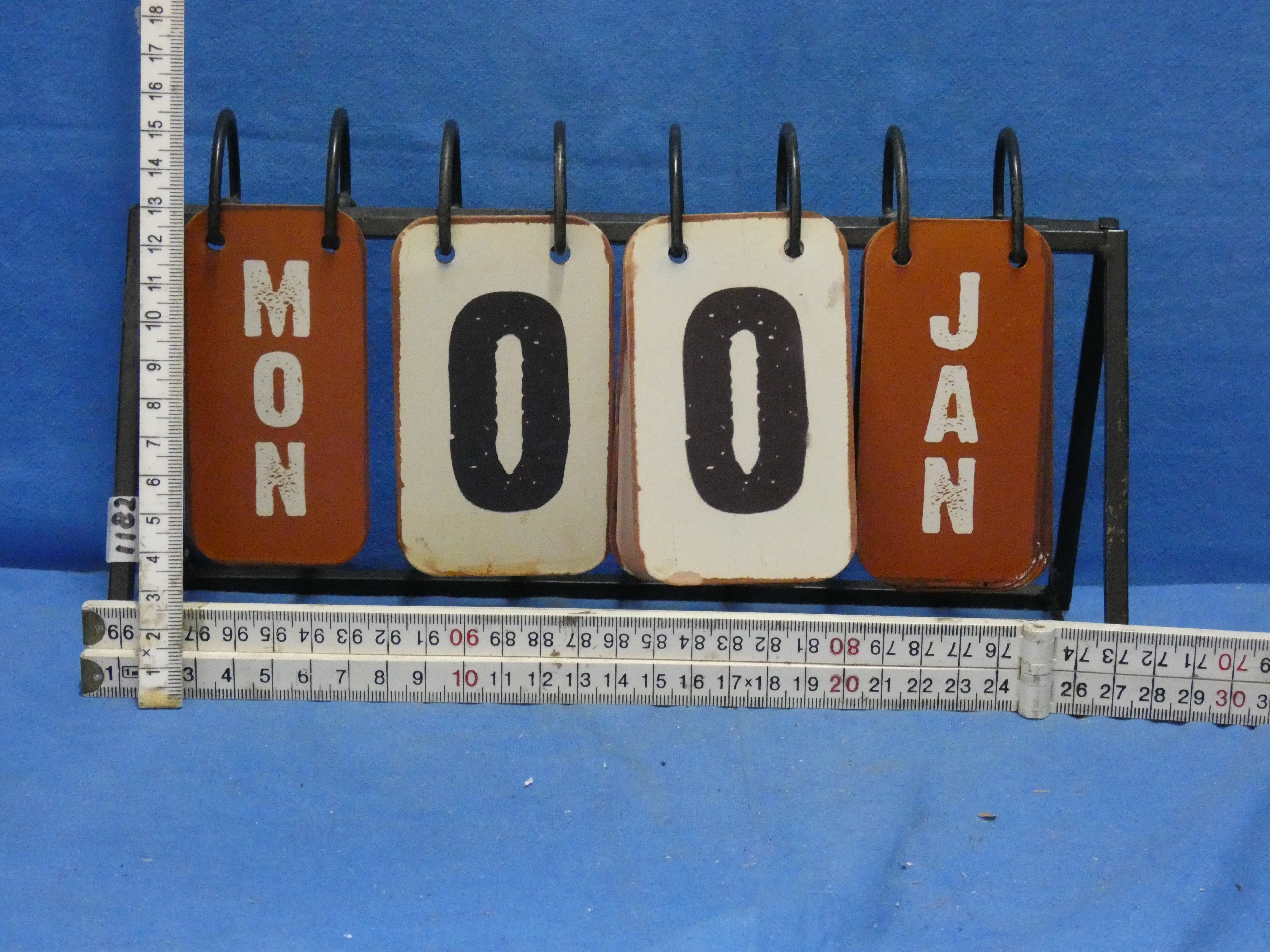 art nr: 1182 vintage kalender op metalen rek