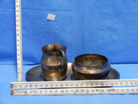 art nr: 419 vintage zilver suiker en melk set op een dienblad
