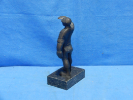 art nr: 838 vintage bronzen beeld van Marlies Noordkamp stijgerbouw