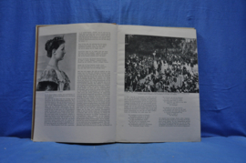 art nr: 876 vintage gedenkboek van Koningin Wilhelmina