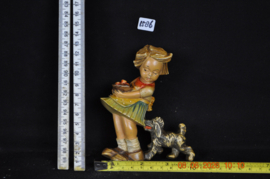 art nr: 1586 vintage bakelieten beeldje meisje met hond