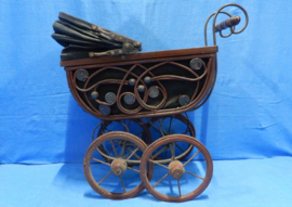 art nr: 147 vintage poppenwagen