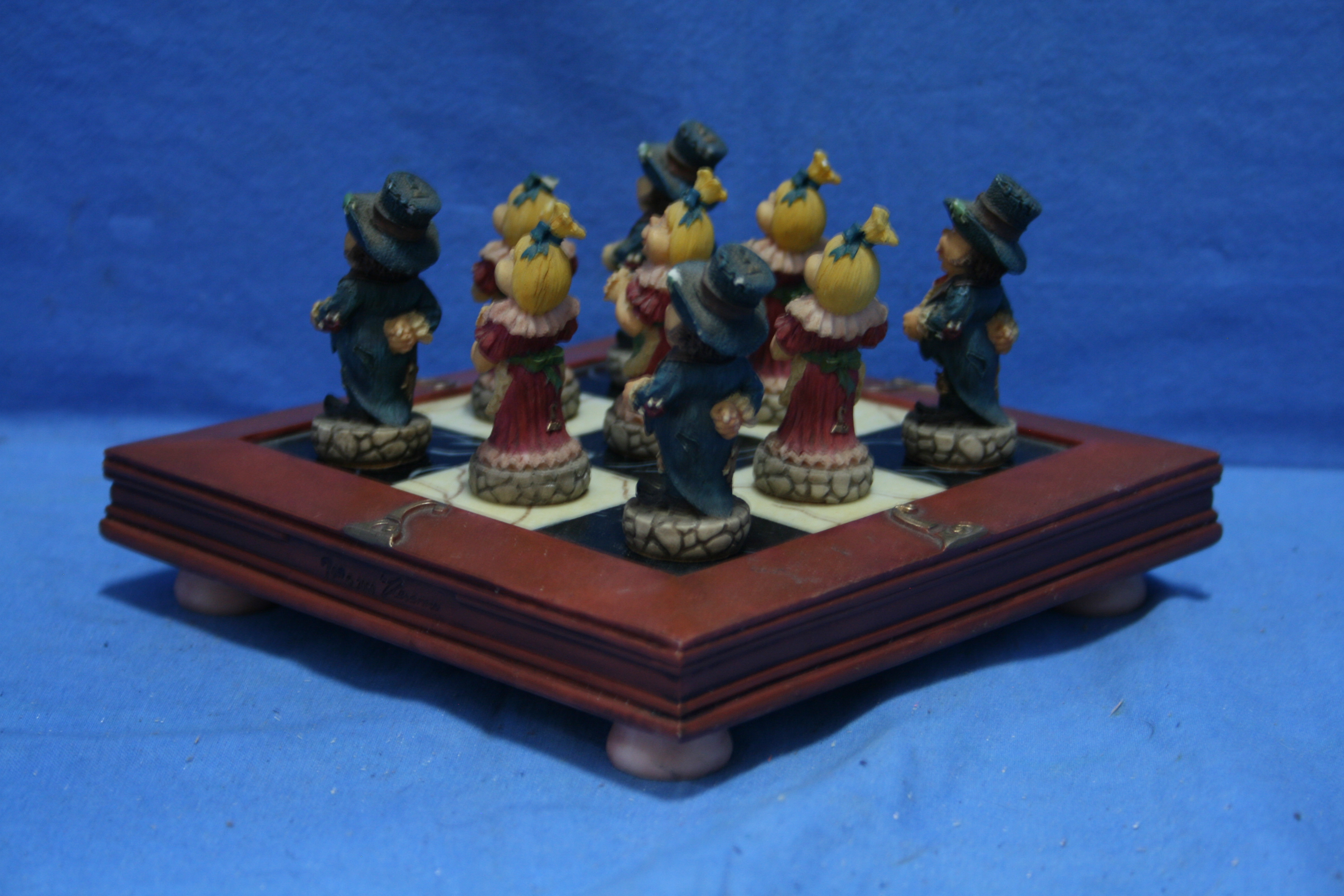 art nr: 1151 vintage Lavenspel op plateau