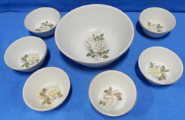 art nr: 574 vintage set Flora schaaltjes uit Gouda