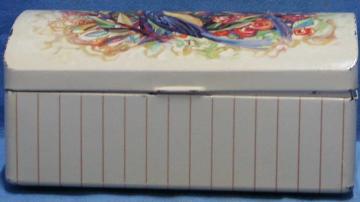 art nr: 787 vintage koekjestrommel met bloemmotief op deksel