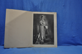 art nr: 877 vintage boek over 40 jaren Koningin de Nederlanden
