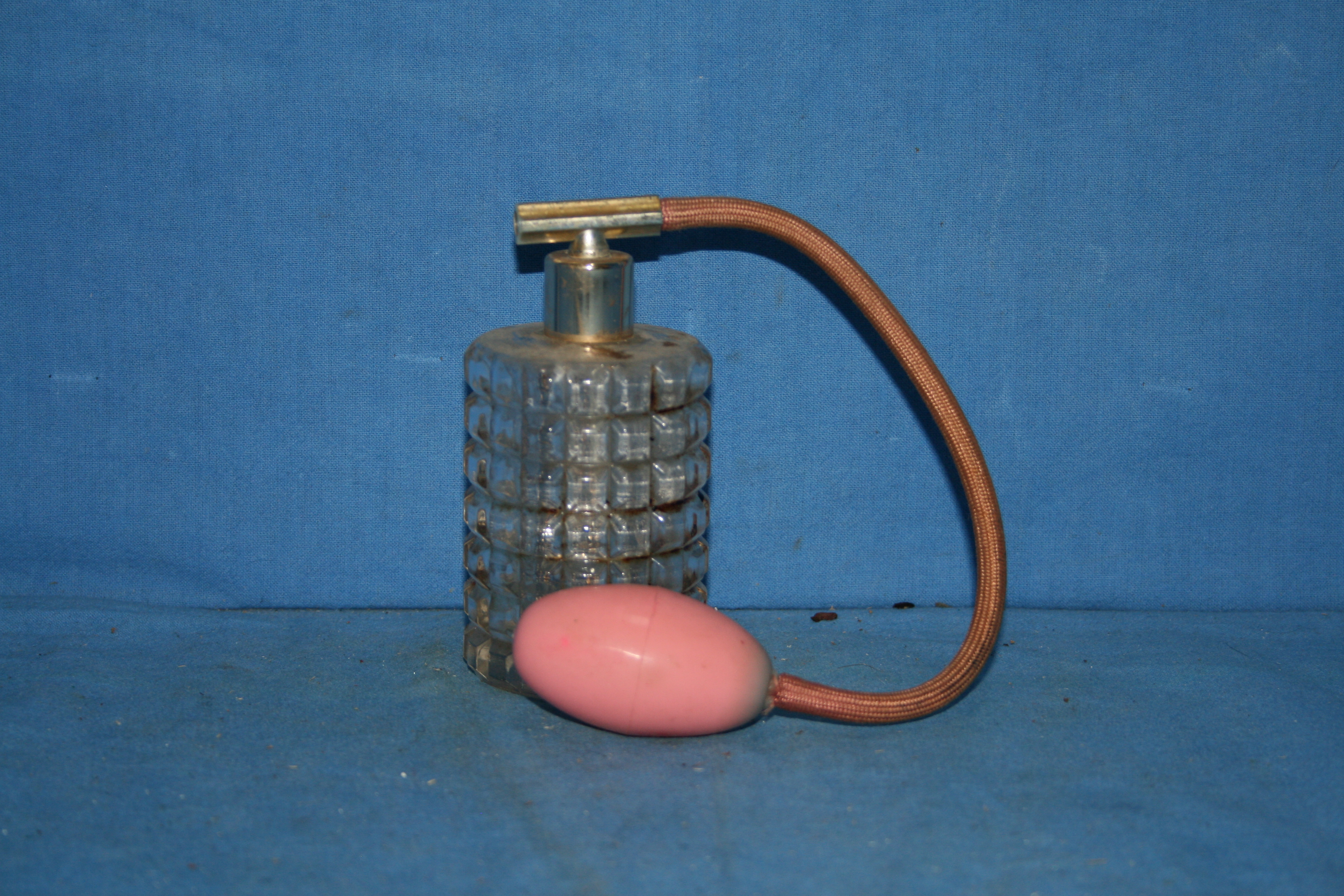art nr: 1109 vintage lege parfumfles met pompje